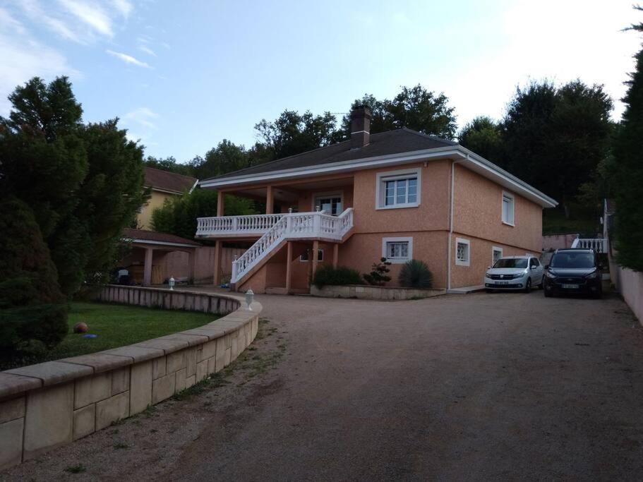 Comme A La Maison ! Chavanoz Екстериор снимка